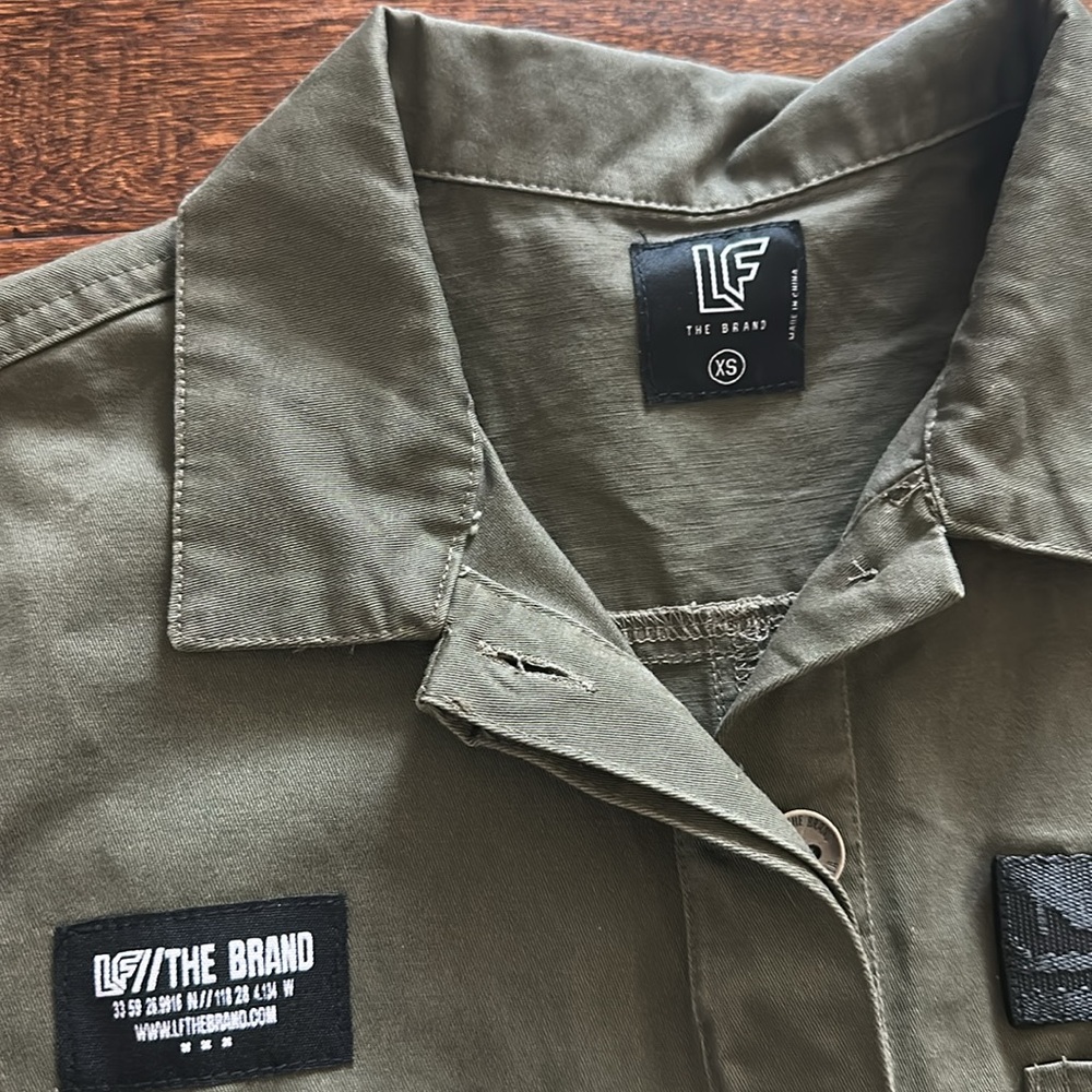 NWT LF The Brand Army Green Military Utility Romper Size XS. - Picture 5 of 8